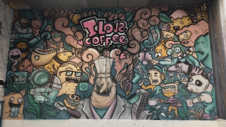 نقاشی روی مغازه قهوه فروشی